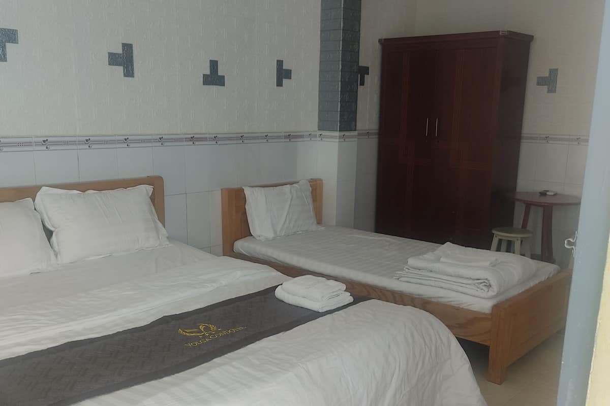 basic triple room | individually furnished, free wifi, bed sheets
