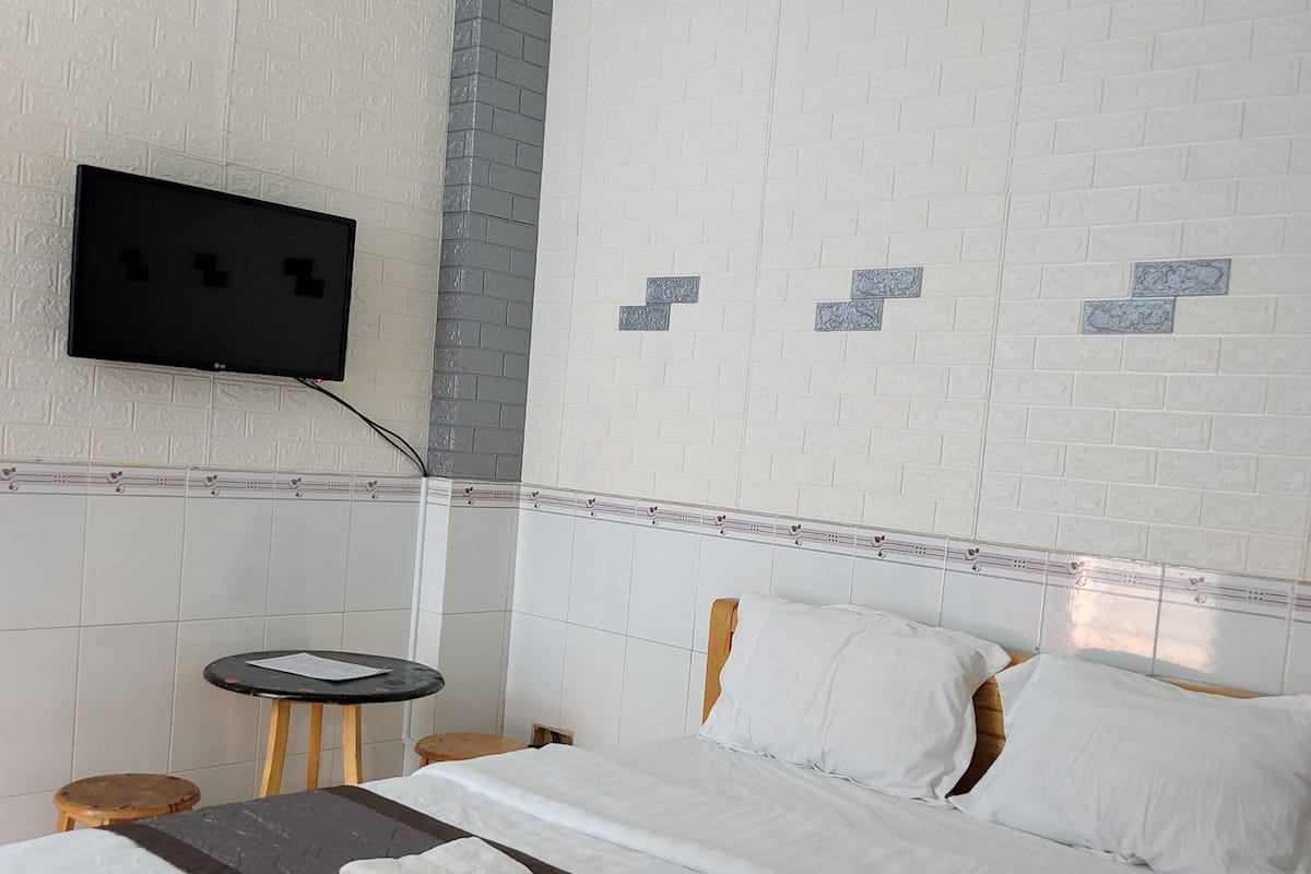 basic double room | individually furnished, free wifi, bed sheets