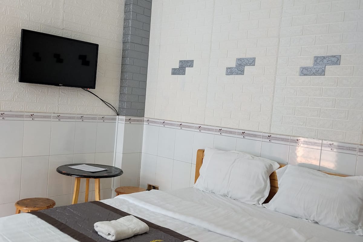 Basic Double Room | Individually furnished, free WiFi, bed sheets