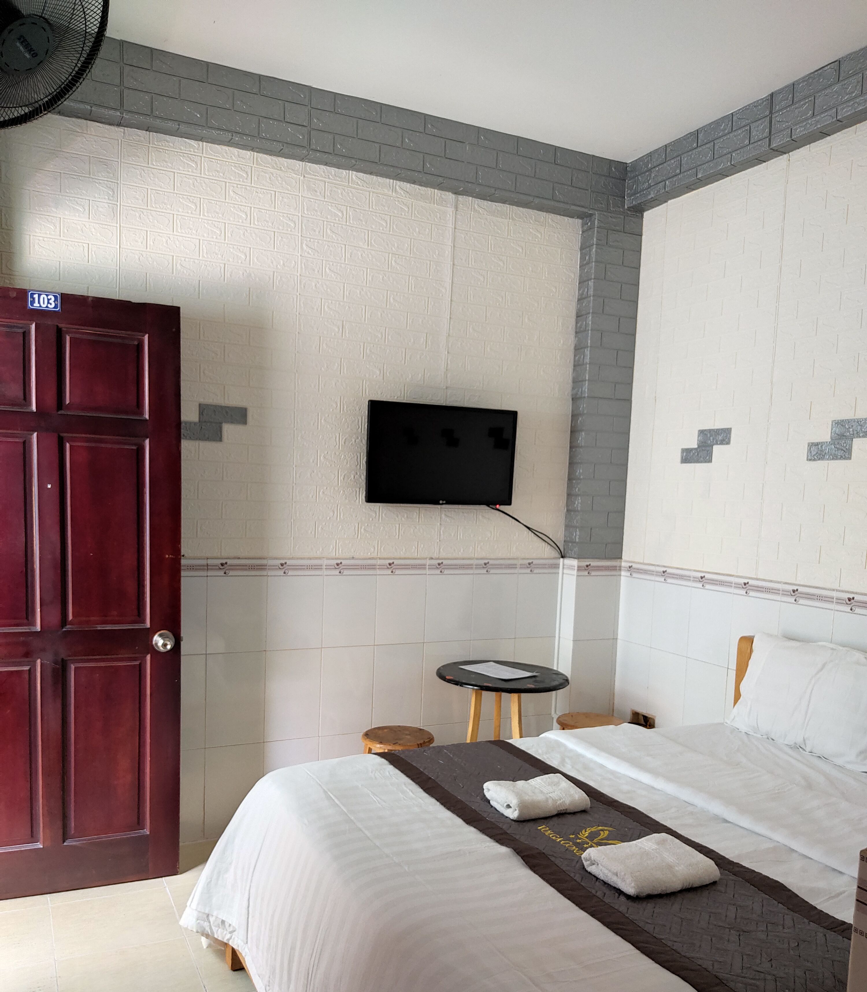 basic double room | individually furnished, free wifi, bed sheets
