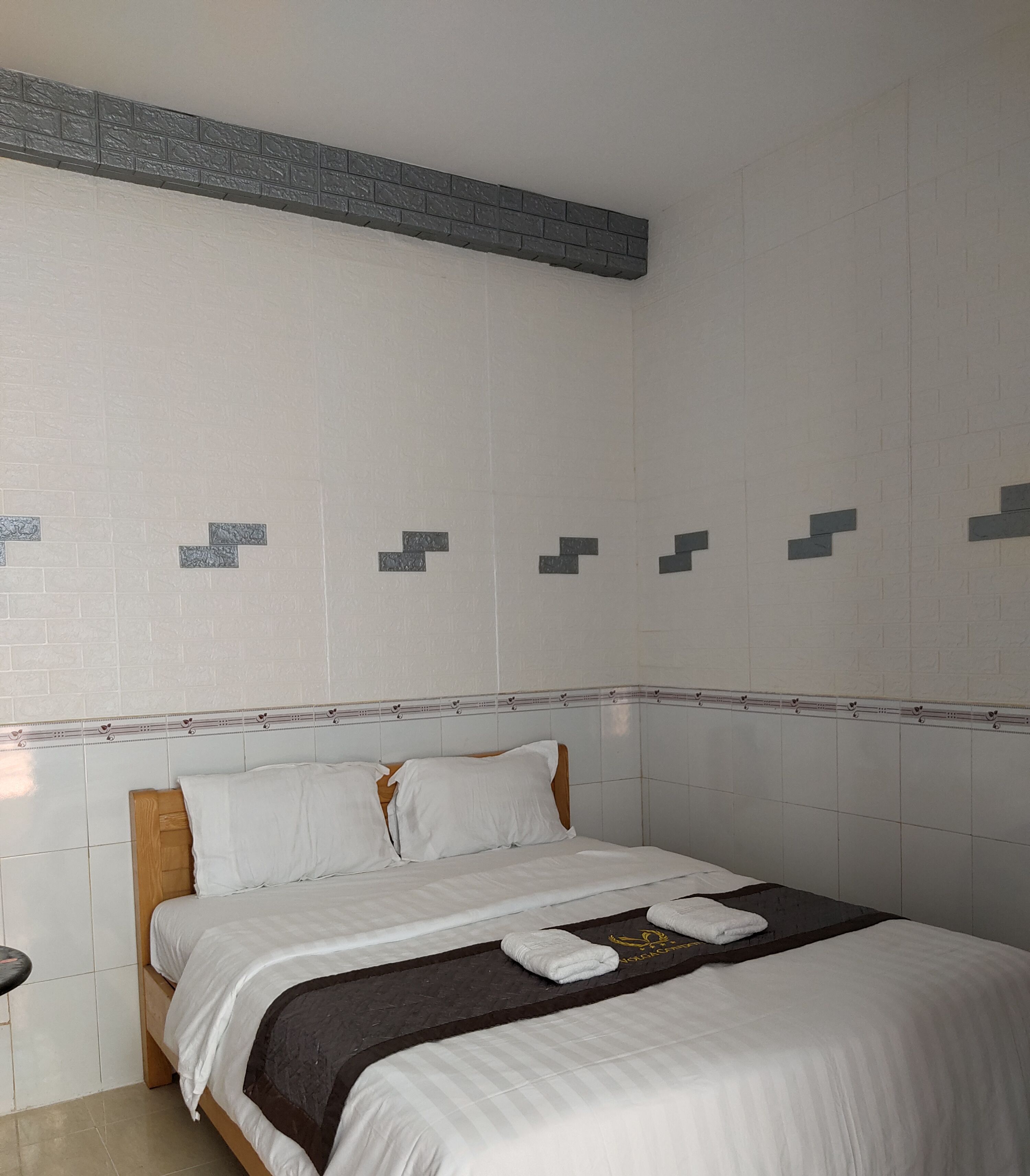 basic double room | individually furnished, free wifi, bed sheets