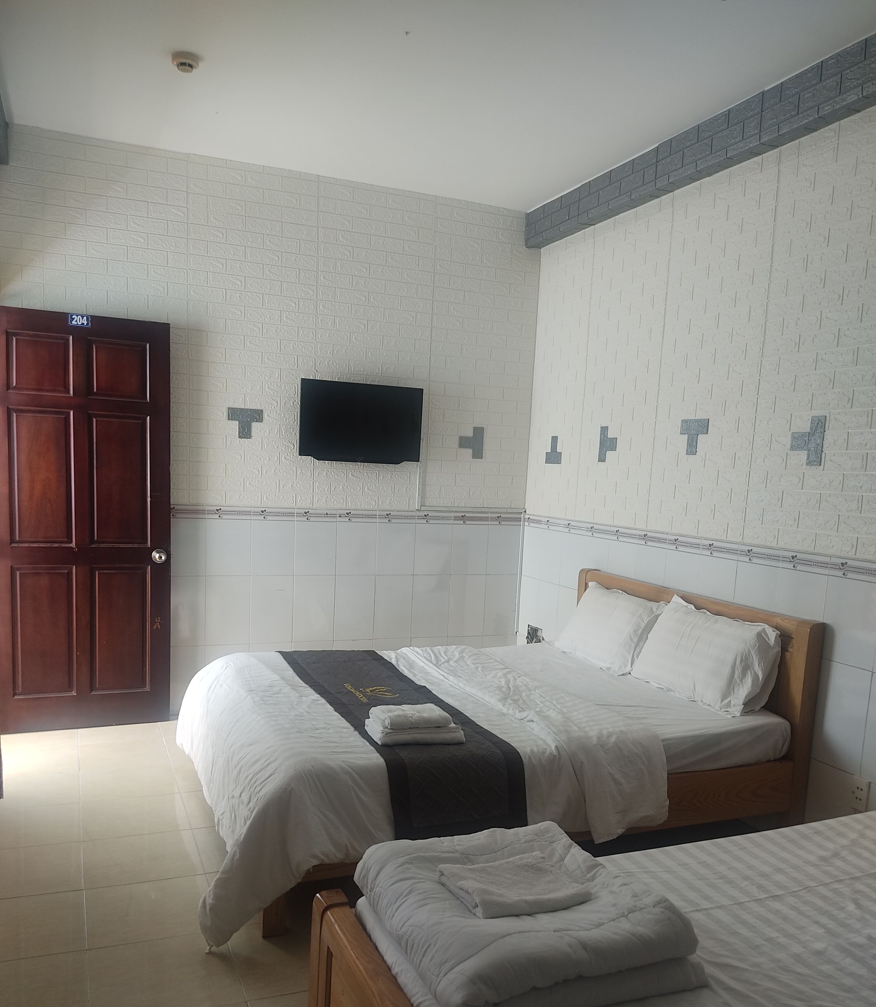 basic triple room | individually furnished, free wifi, bed sheets