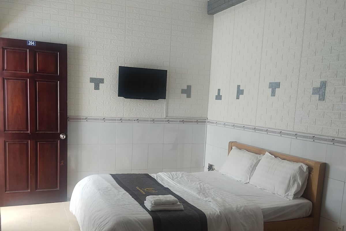 basic triple room | individually furnished, free wifi, bed sheets