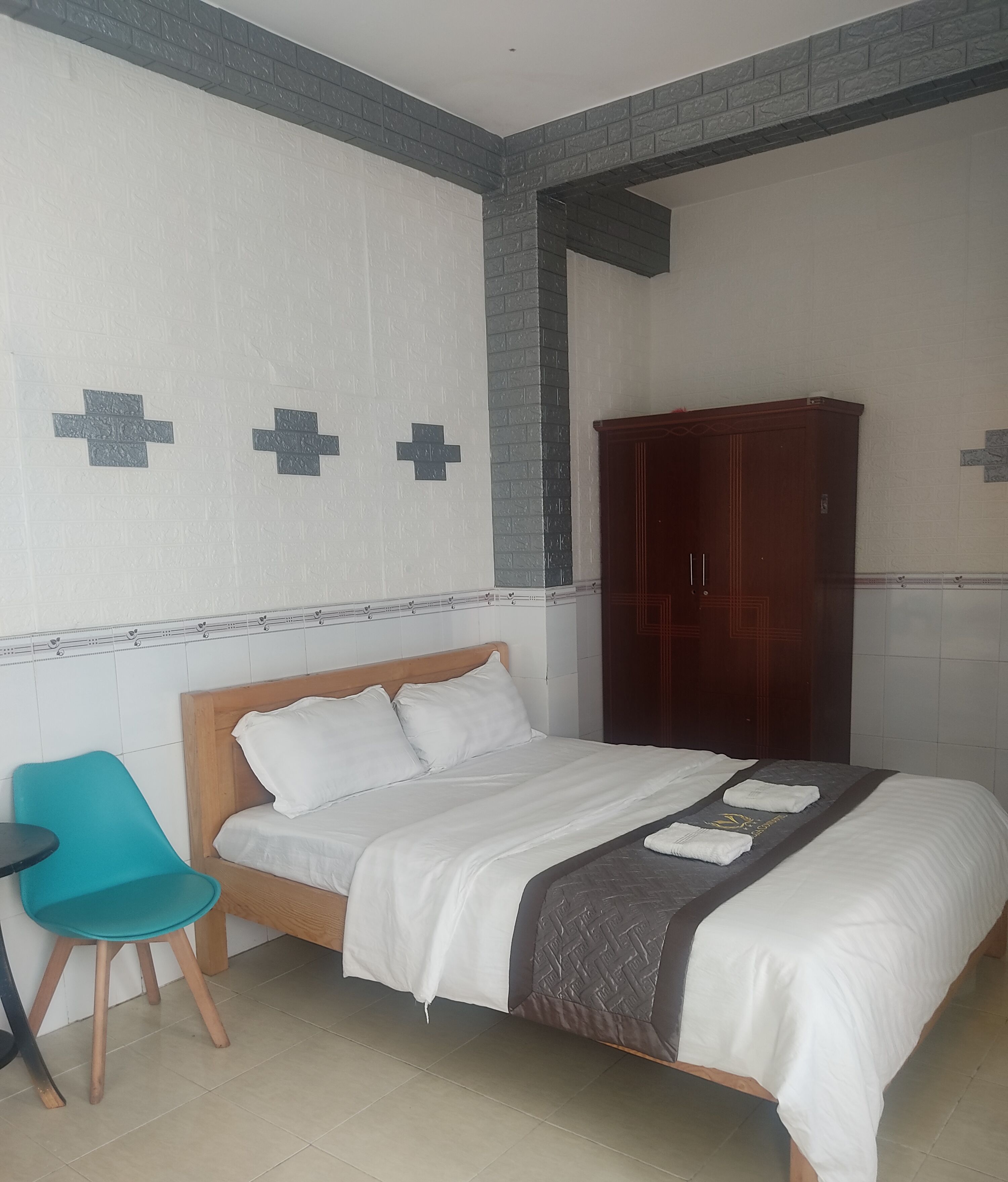 basic triple room | individually furnished, free wifi, bed sheets