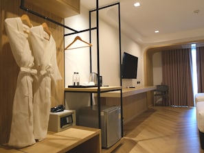Chambre Supérieure avec lits jumeaux | Coffres-forts dans les chambres, bureau