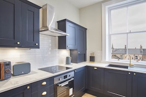 Apartemen | Dapur pribadi | Lemari es besar, microwave, oven, dan kompor