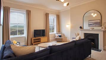 Apartment | Living area | Flat-screen TV