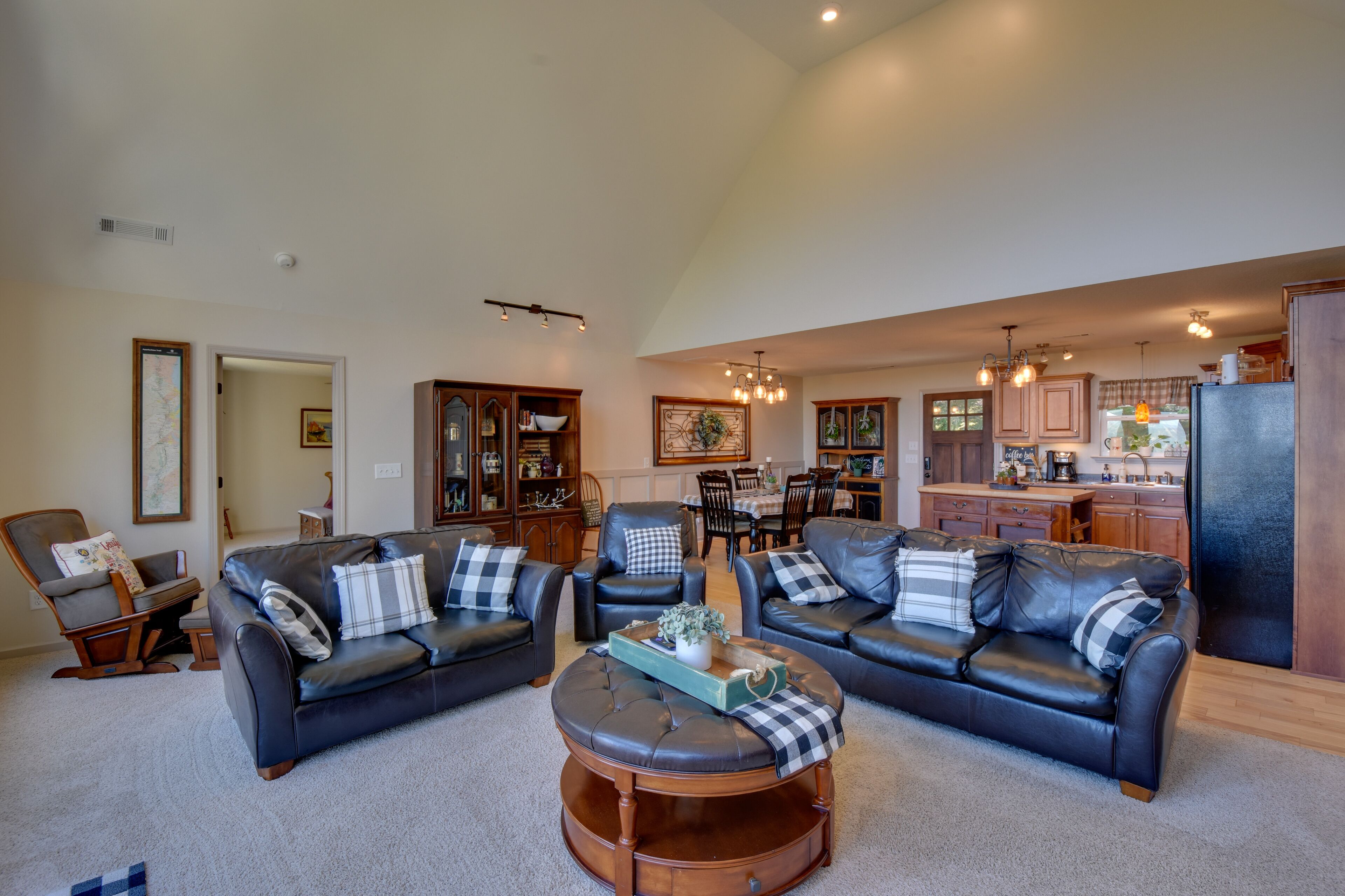 Lakemont Retreat Game Room, Hot Tub, & Mtn Views!, Lakemont, GA