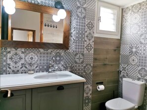 Luxury Villa | Bathroom | Free toiletries, hair dryer, soap, shampoo - Anissaras Luxury Villa (Hersonissos)
