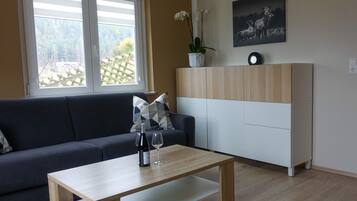 Smart-TV, Bücher, Stereoanlage