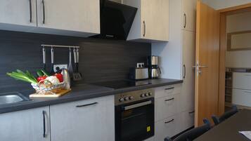 Kühlschrank, Herdplatte, Geschirrspüler