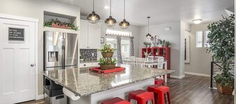 Beautiful 3 Bedroom Private home with easy access