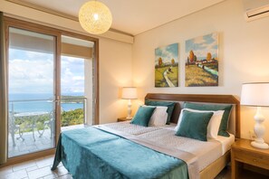 3 quartos, ferros/tábuas de passar roupa, berço de viagem