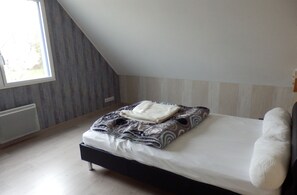 6 bedrooms, iron/ironing board, travel crib, free WiFi