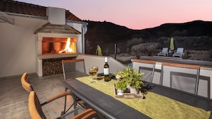 하우스 (Three Bedroom Holiday Home with outdo) | BBQ/피크닉 공간