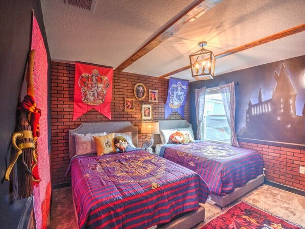 9 bedrooms, desk, iron/ironing board, travel cot