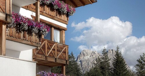 Studio Apartment “Ciasa ai Pini 211” near Ski Lifts with Mountain View, Balcony & Sauna