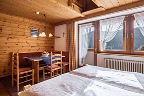 Dining - Studio Apartment “Ciasa ai Pini 211” near Ski Lifts with Mountain View, Balcony & Sauna (San Cassiano in Badia)