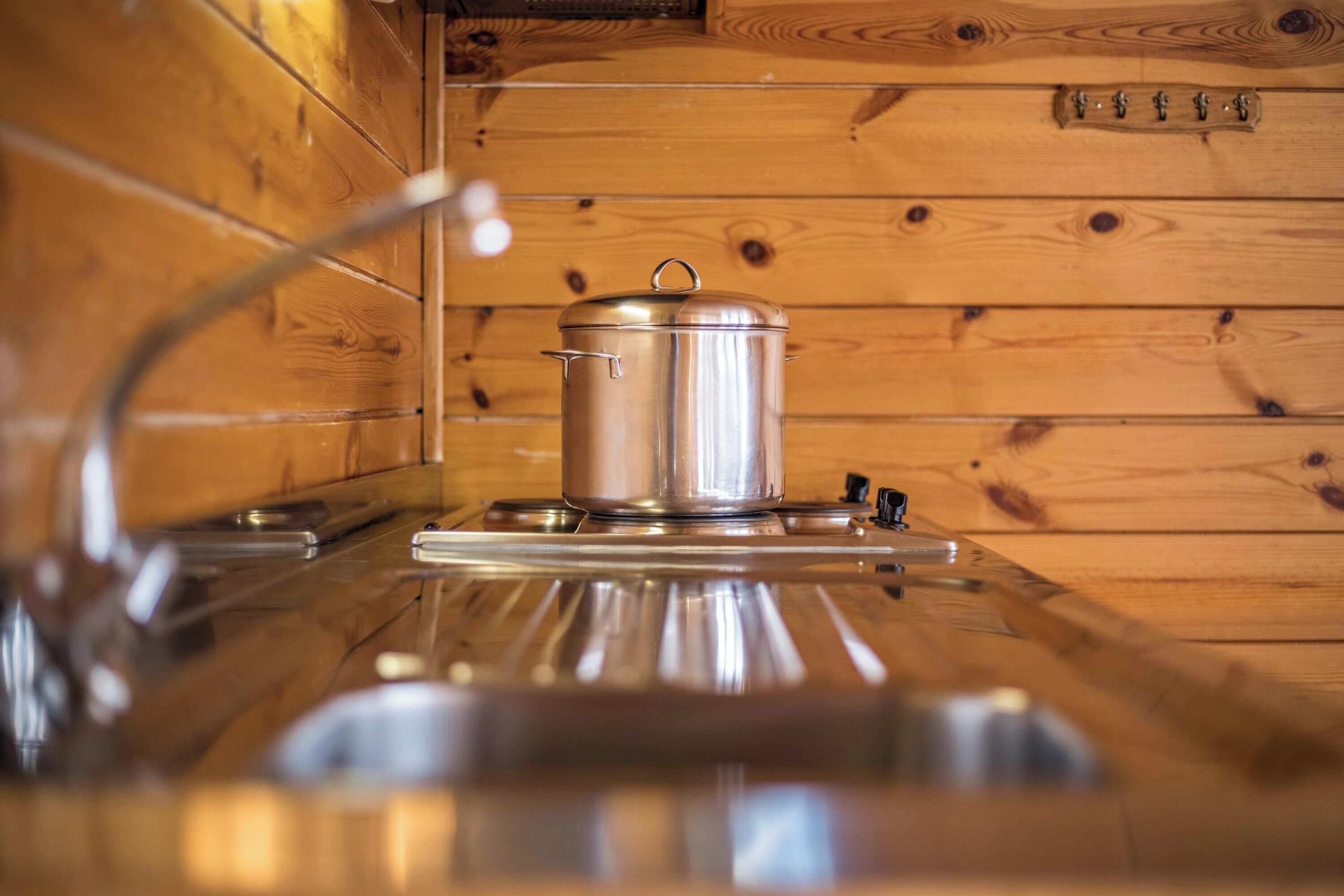 Fridge, stovetop, coffee/tea maker, electric kettle