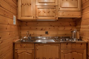 Refrigerador, horno, placa de cocina, cafetera/tetera