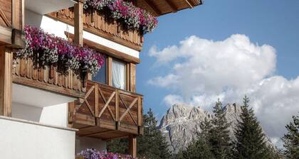 Studio Apartment “Ciasa ai Pini 209” near Ski Lifts with Mountain View & Sauna