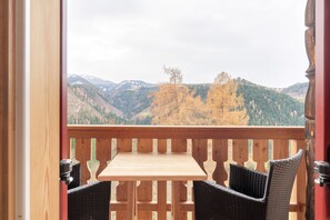 Outdoor dining - Apartment “Thymian - Thalerhof” with Mountain View, Wi-Fi, Balcony & Garden (Eggen/Deutschnofen)