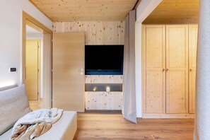 TV, ping pong - Apartment “Lavendel - Thalerhof” with Mountain View, Wi-Fi, Balcony & Garden (Eggen/Deutschnofen)