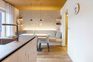 Interior - Apartment “Lavendel - Thalerhof” with Mountain View, Wi-Fi, Balcony & Garden (Eggen/Deutschnofen)