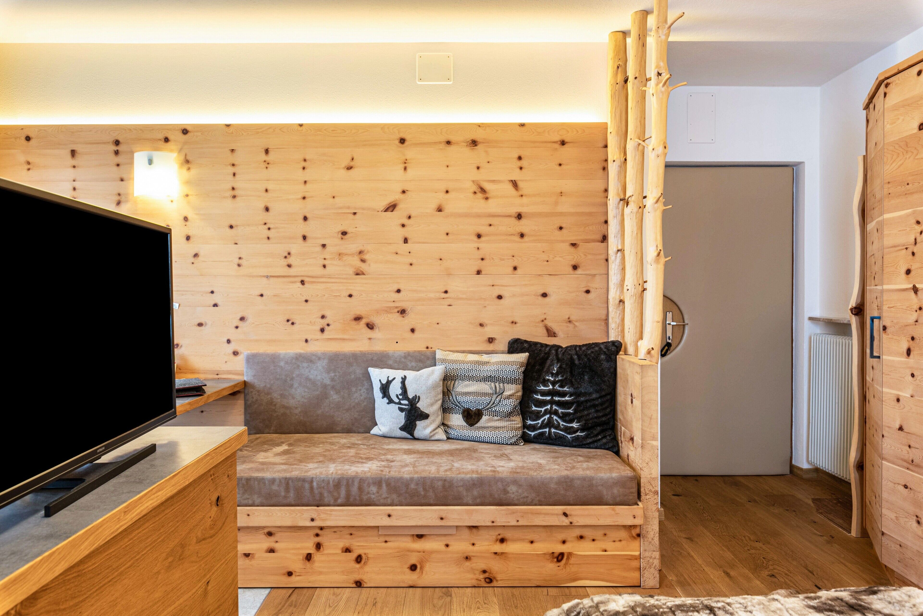 Fernseher, Tischtennisplatte