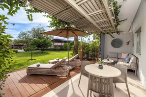 เครื่องนอนระดับพรีเมียม, มินิบาร์, ตู้นิรภัยในห้องพัก