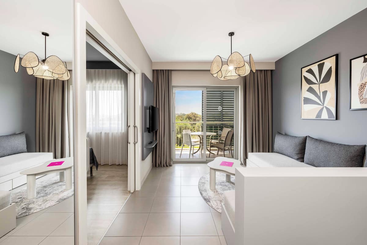2 Bedroom Deluxe Suite | 1 bedroom, premium bedding, minibar, in-room safe