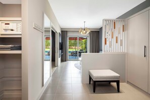 เครื่องนอนระดับพรีเมียม, มินิบาร์, ตู้นิรภัยในห้องพัก