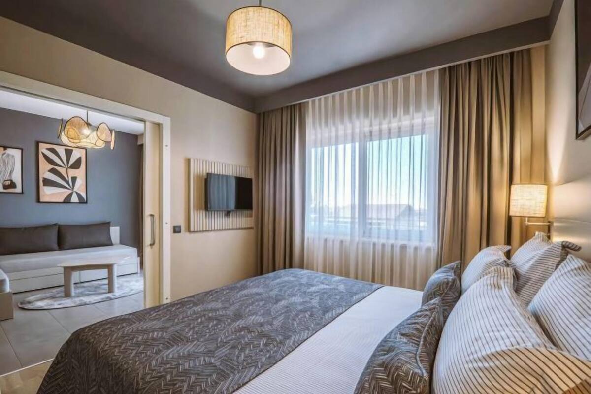 Premium bedding, minibar, in-room safe, desk