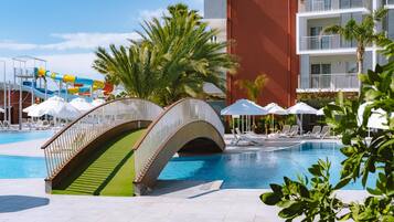 Indoor pool, seasonal outdoor pool, sun loungers