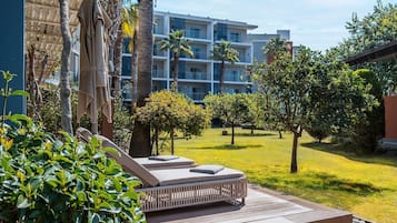 Sengetøy av topp kvalitet, minibar og safe på rommet