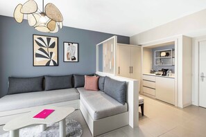 Ropa de cama de alta calidad y minibar 