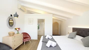 4 bedrooms, iron/ironing board, free WiFi, bed sheets