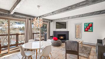 Condo, 2 phòng ngủ | Nội thất