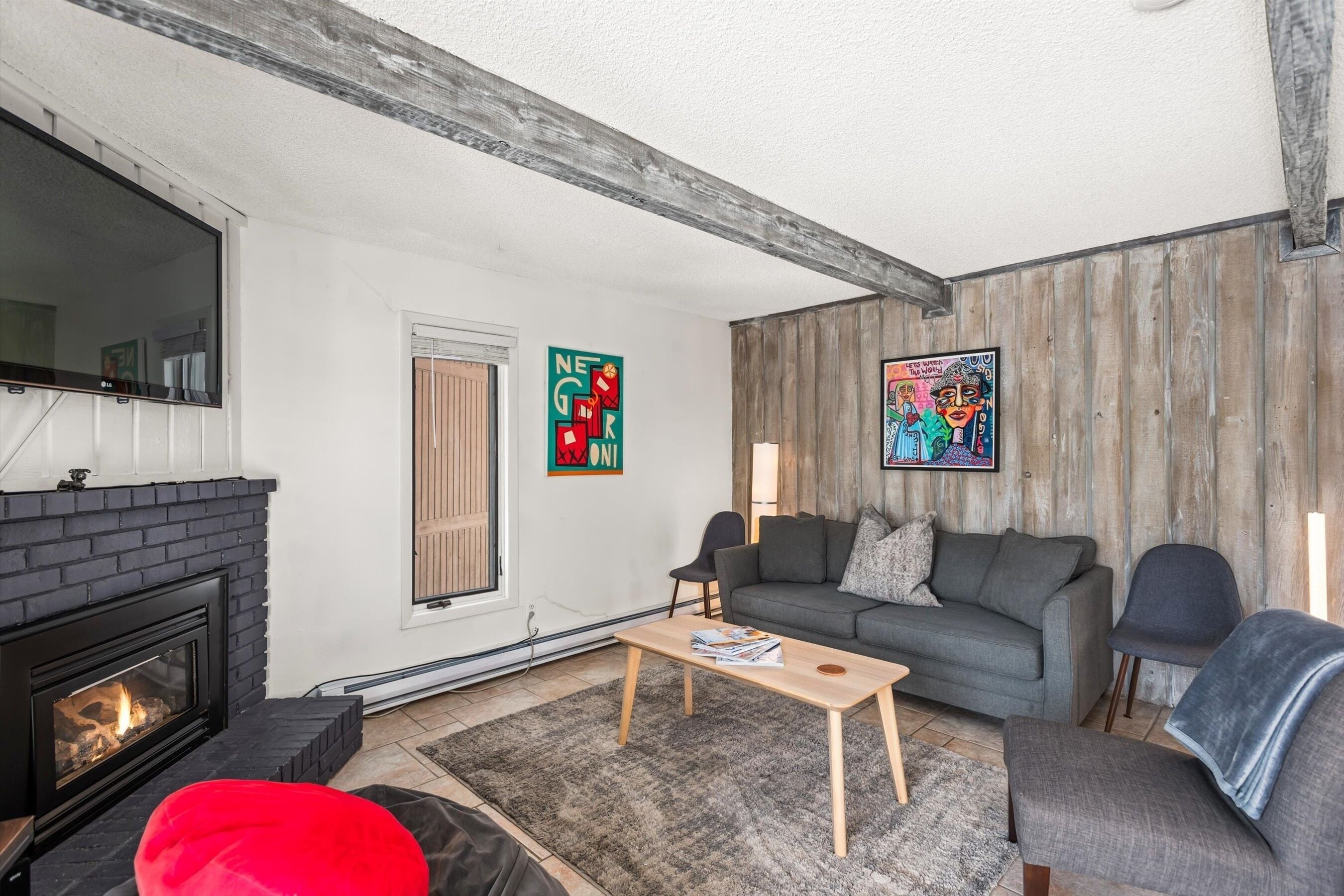 Condo, 2 Bedrooms | Living area