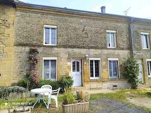 Front of property - Chez Céline en campagne (Mazerny)