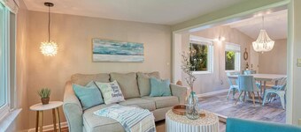 BEST Location! Very close to beach, dining, shops & pubs. Pet-friendly