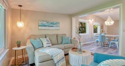 BEST Location! Very close to beach, dining, shops & pubs. Pet-friendly