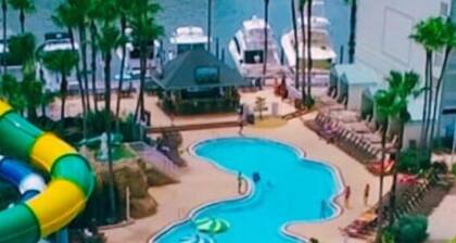 BEST Location! Very close to beach, dining, shops & pubs. Pet-friendly