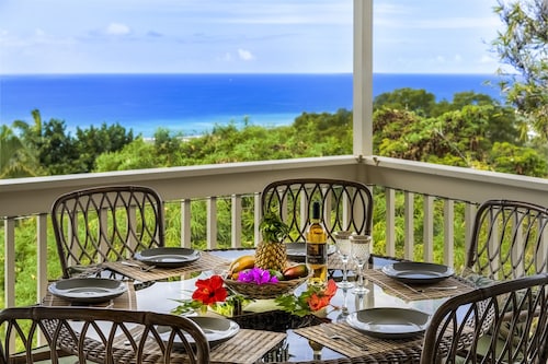 "Kona Sunset House" on Walua: Breathtaking Ocean Views with Incredible Pool!