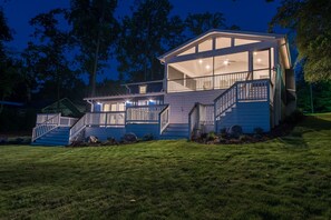 Exterior - Beautiful Lakefront Home - Huge Views (Denver)