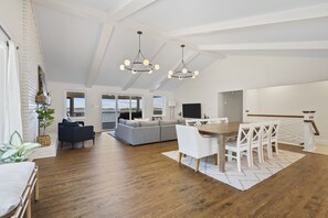 Interior - Beautiful Lakefront Home - Huge Views (Denver)