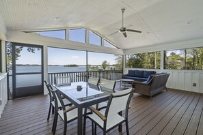 Outdoor dining - Beautiful Lakefront Home - Huge Views (Denver)