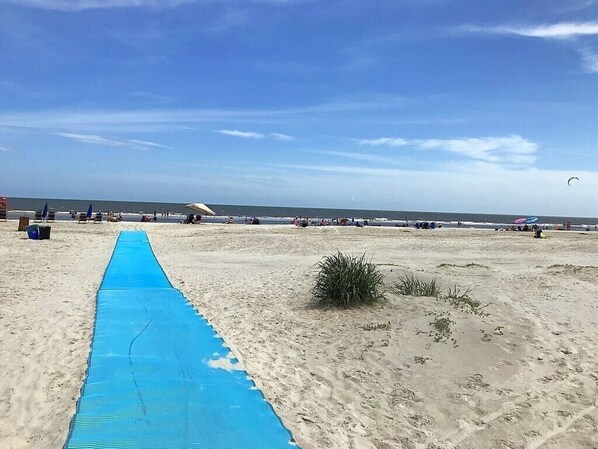 Beach nearby, sun-loungers, beach towels