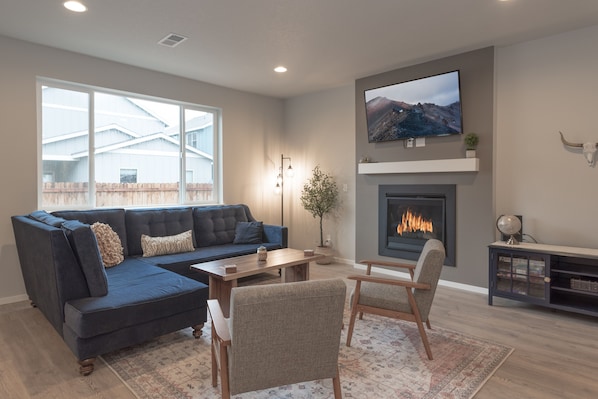 Smart TV, fireplace