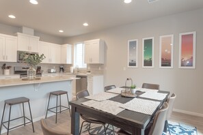 Dining - Modern home in Bend! Close to Shopping & Food Carts ~ Pet Friendly! (Bend)